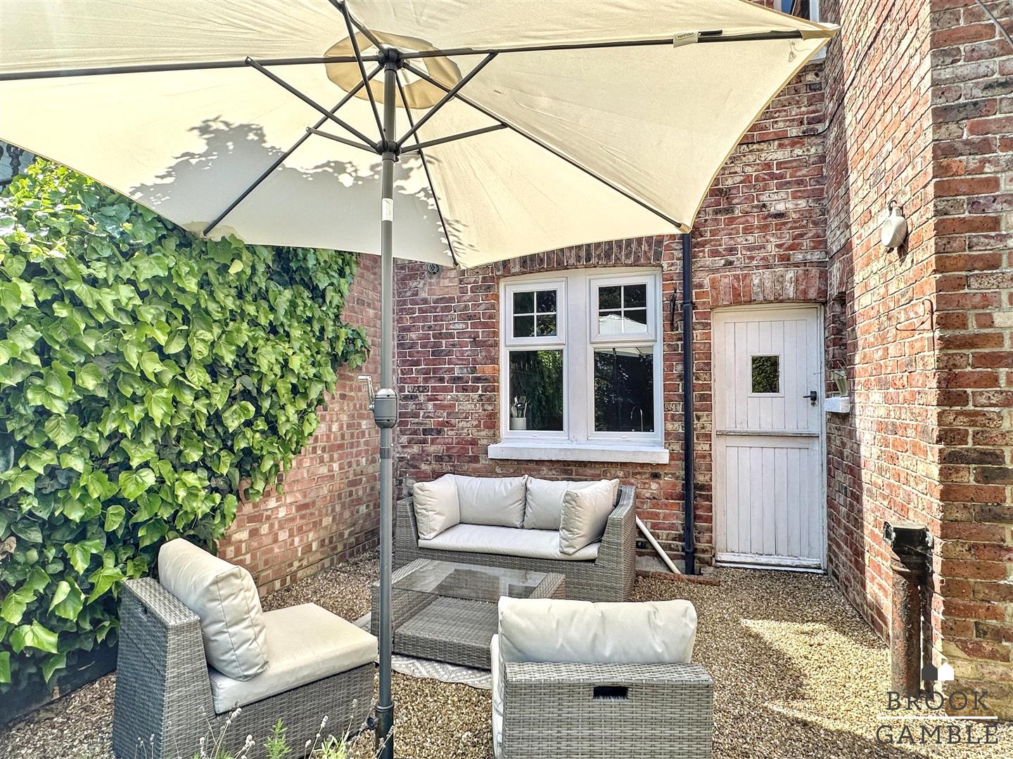 3 Bedroom House - Mid Terrace. Hurst Road in Eastbourne,  27